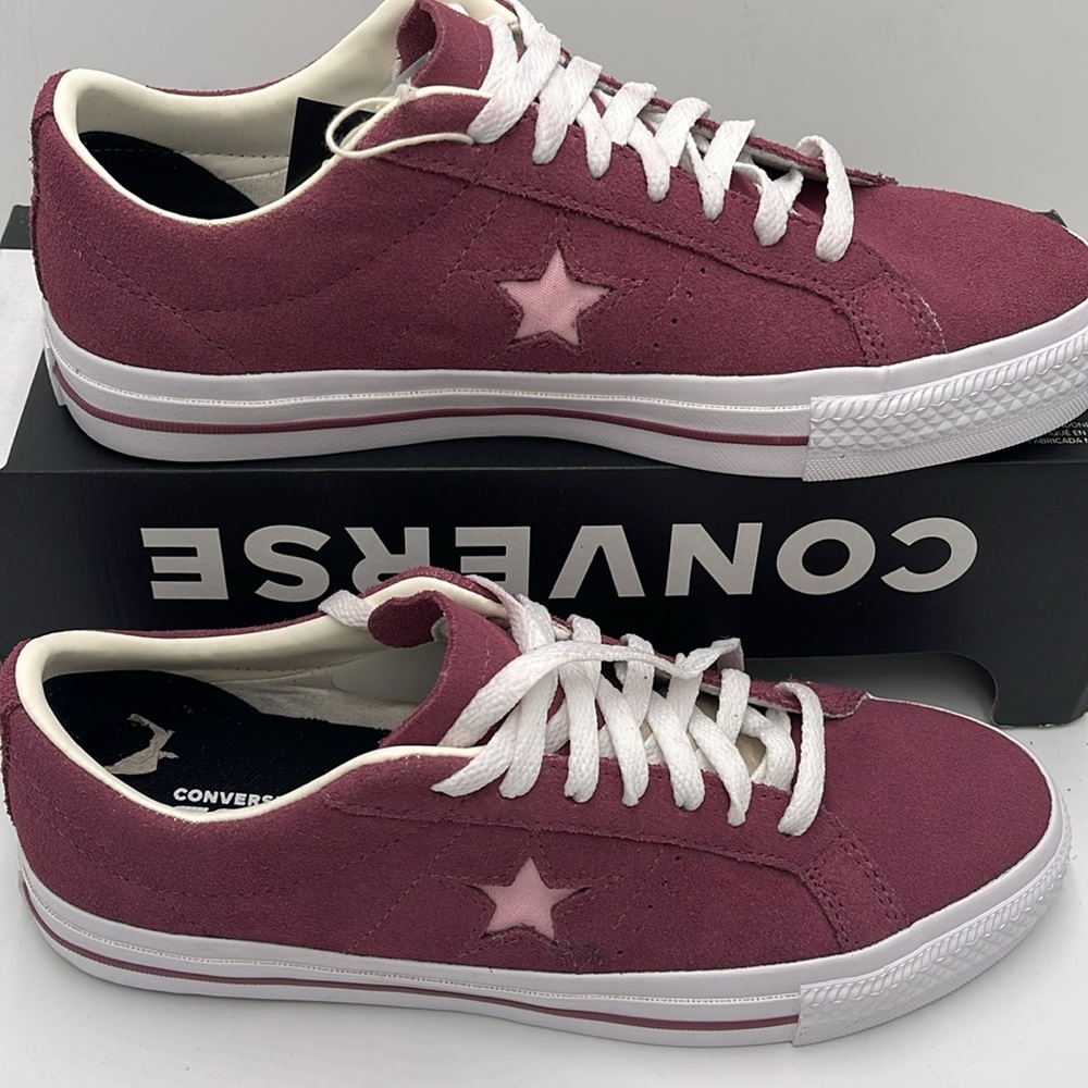 Converse Men’s Burgundy Sneakers with Star Detail
A11099C
ONE STAR PRO OX GREY/ - Picture 2 of 16